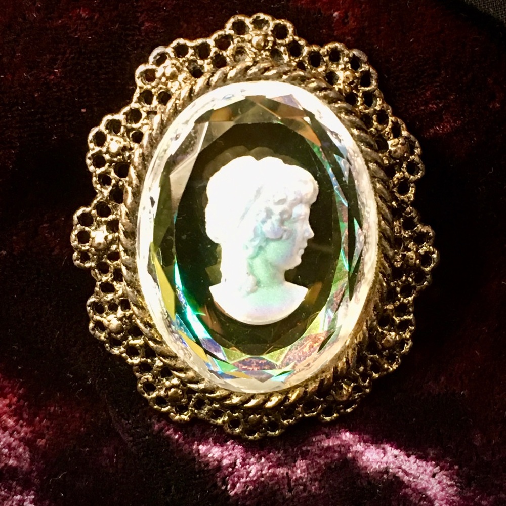 VINTAGE GLASS CAMEO BROOCH Stunning & Luminous❤️